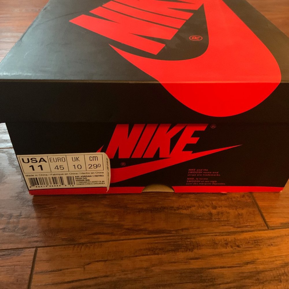 Nike Air Jordan 1 Retro High OG NEVER WORN - Picture 4 of 5